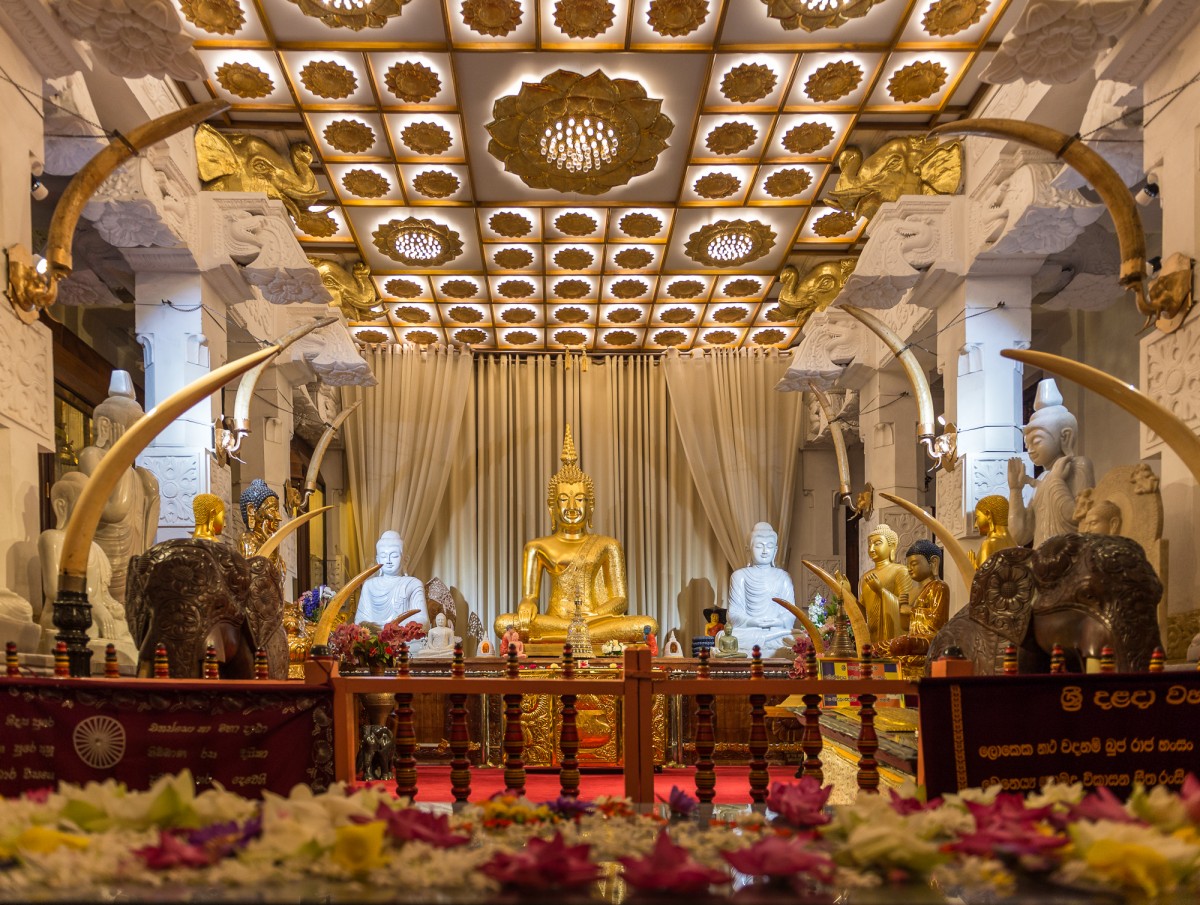 Budha in the Temple of the Tooth - Kandy, Sri Lanka